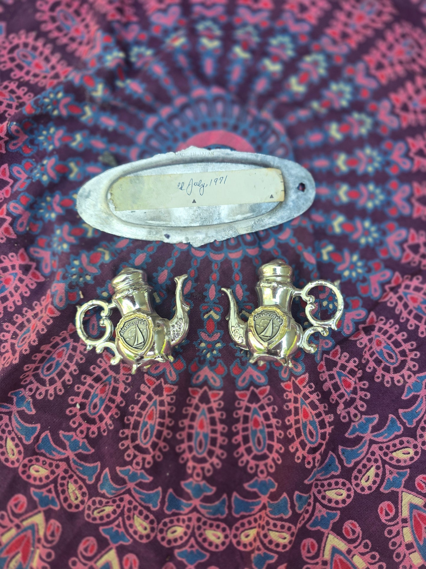Vintage 1970s Atlantic city metal tea pots