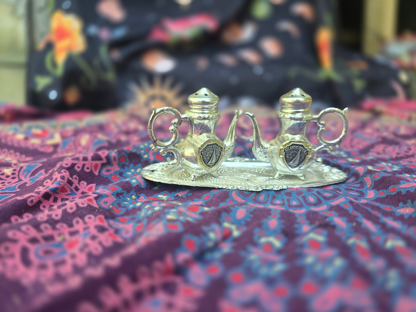 Vintage 1970s Atlantic city metal tea pots